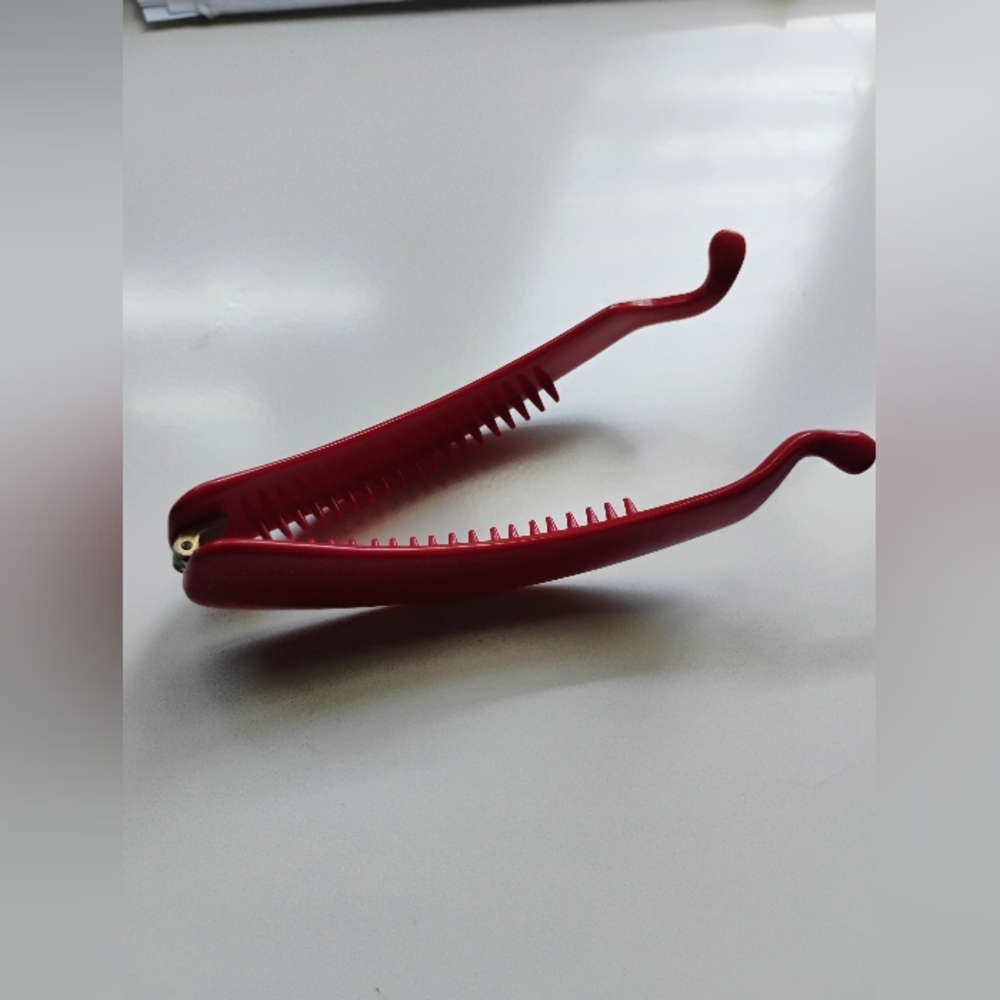 Authentic Vintage 1980's Retro Sleek Red Hair Styling Clip • Like New 🌹🎀🍒 - Picture 2 of 9